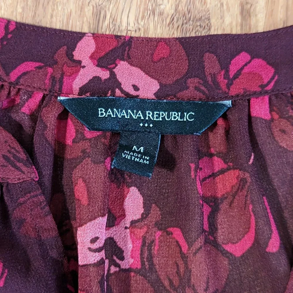 Banana Republic Factory Sheer Red Floral Blouse Size Medium - Picture 9 of 10